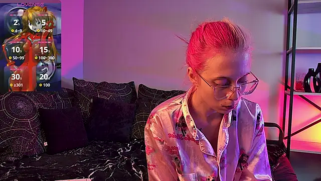 SakuraBliss online show from October 5, 4:27 pm