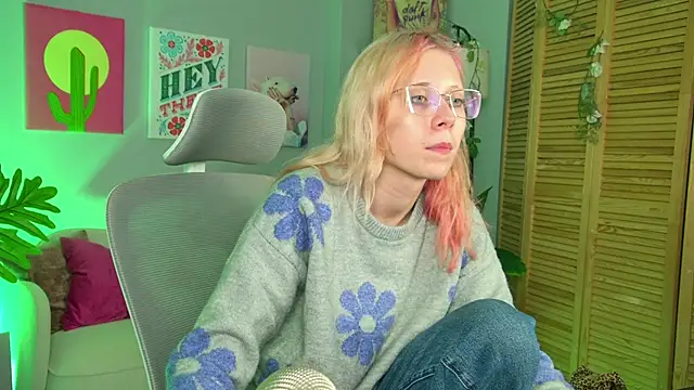 SakuraBliss online show from November 4, 5:01 pm