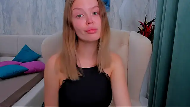 LaurennHill online show from September 19, 12:12 am