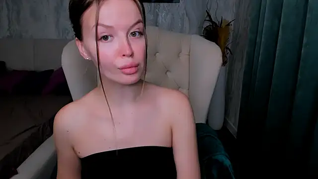 LaurennHill online show from October 13, 12:21 am