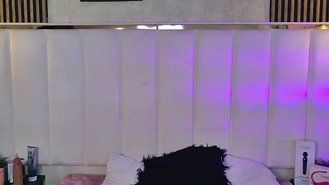 ChloeJoness  online show from November 21, 8:40 pm