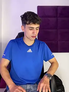 AdrianRinaldi online show from September 18, 8:33 pm