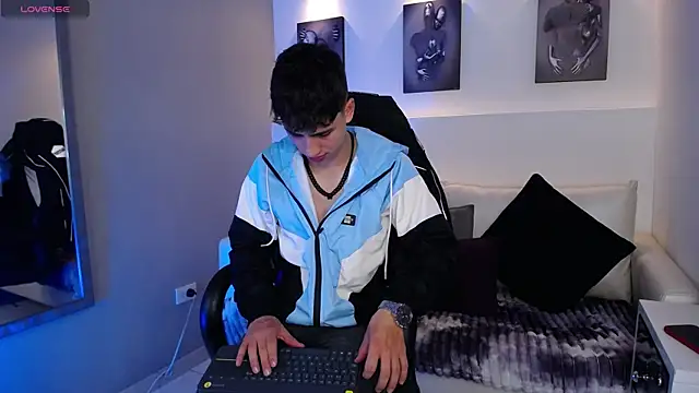 AdrianRinaldi online show from September 23, 8:12 pm