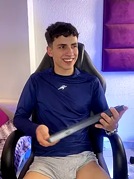 AdrianRinaldi online show from September 28, 8:20 am