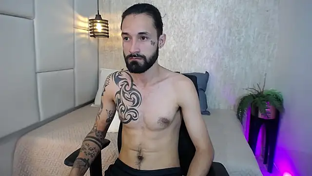 Snapshot of Hisoka_011 chatting on February 17, 7:42 pm Hisoka 011 online show from February 17, 7:42 pm