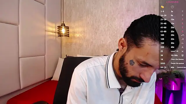 Snapshot of Hisoka_011 chatting on February 19, 7:43 pm Hisoka 011 online show from February 19, 7:43 pm