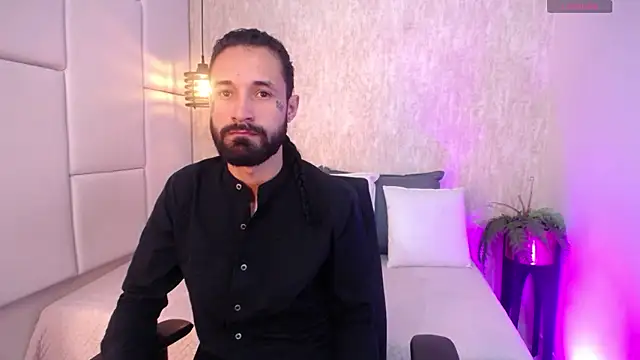 Snapshot of Hisoka_011 chatting on February 25, 7:45 pm Hisoka 011 online show from February 25, 7:45 pm