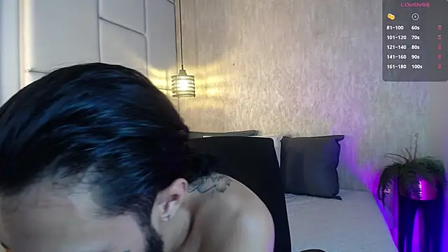 Snapshot of Hisoka_011 chatting on February 26, 8:08 pm Hisoka 011 online show from February 26, 8:08 pm