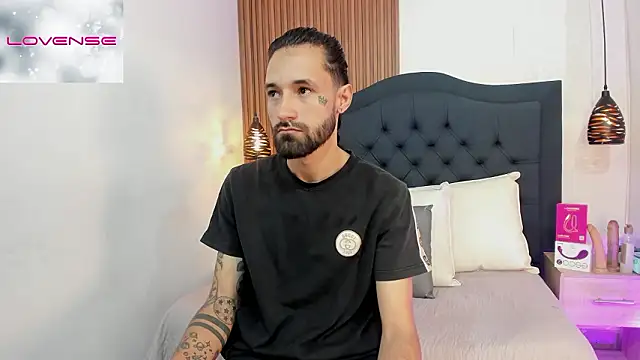 Snapshot of Hisoka_011 chatting on March 27, 7:35 pm Hisoka 011 online show from March 27, 7:35 pm