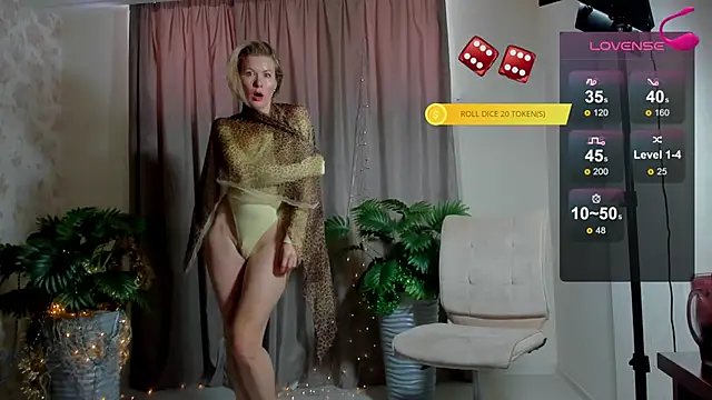 Snapshot of Julia_Giulia chatting on February 12, 9:37 am Julia Giulia online show from February 12, 9:37 am