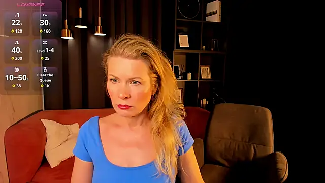 Snapshot of Julia_Giulia chatting on April 2, 4:04 pm Julia Giulia online show from April 2, 4:04 pm