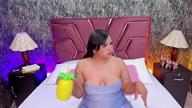 Snapshot of Karina_Andrade chatting on December 13, 8:36 pm Karina Andrade online show from December 13, 8:36 pm