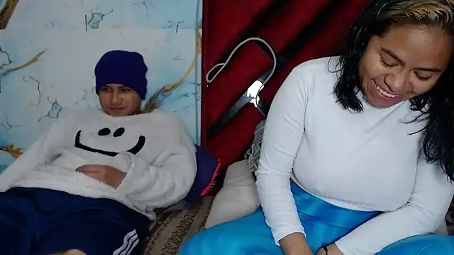 Snapshot of hot_lady19 chatting on March 9, 3:27 pm hot lady19 online show from March 9, 3:27 pm