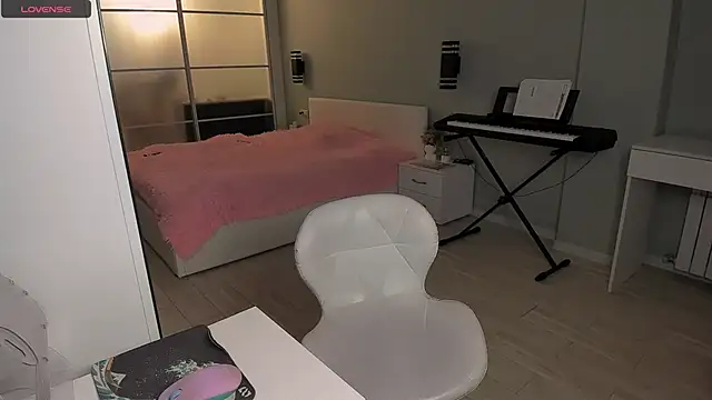 LolaVexx online show from October 14, 4:19 pm