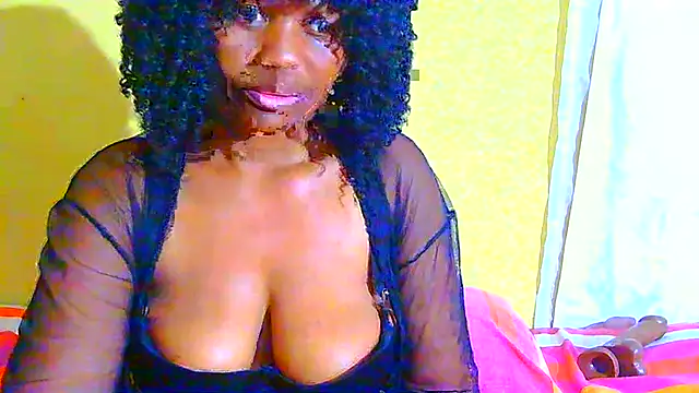 Snapshot of Augustine-Blooomxx chatting on April 6, 8:10 pm Augustine-Blooomxx online show from April 6, 8:10 pm