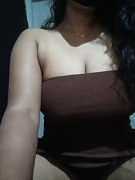Snapshot of DiyaRoy49 chatting on April 7, 8:42 pm DiyaRoy49 online show from April 7, 8:42 pm