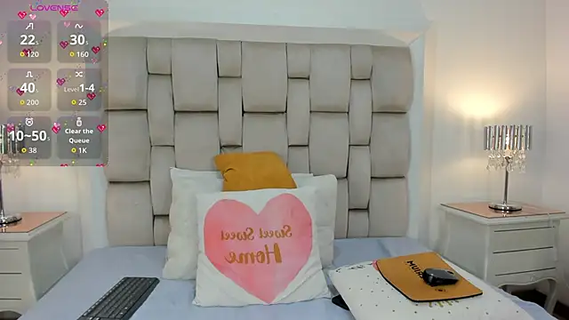 frehia dimou online show from October 7, 11:40 am