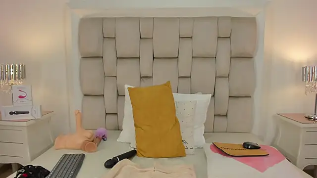 frehia dimou online show from October 11, 3:32 pm