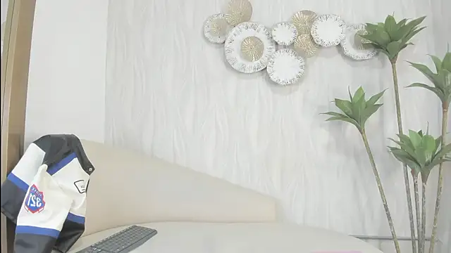 frehia dimou online show from February 4, 2:28 am