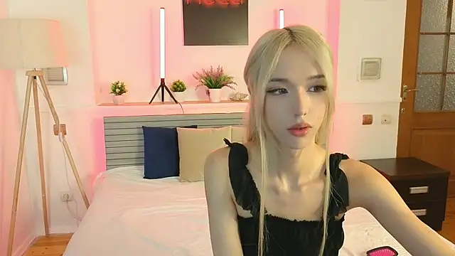 Snapshot of okerriella chatting on April 24, 7:33 am okerriella online show from April 24, 7:33 am