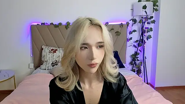 Snapshot of okerriella chatting on June 5, 9:59 am okerriella online show from June 5, 9:59 am
