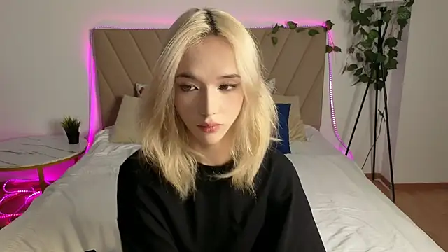 Snapshot of okerriella chatting on June 17, 2:51 pm okerriella online show from June 17, 2:51 pm