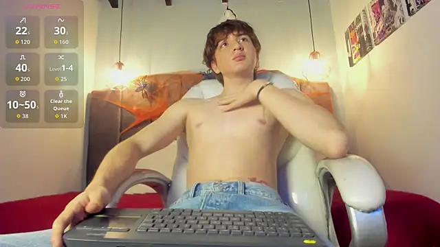 Oscar and dani online show from October 18, 4:04 am