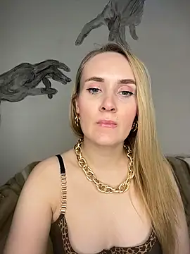 Snapshot of KiraBerht chatting on March 17, 9:07 pm KiraBerht online show from March 17, 9:07 pm