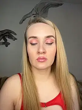 Snapshot of KiraBerht chatting on March 21, 10:57 pm KiraBerht online show from March 21, 10:57 pm