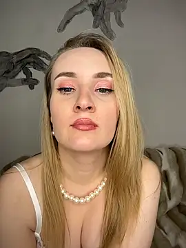 Snapshot of KiraBerht chatting on March 25, 4:24 pm KiraBerht online show from March 25, 4:24 pm