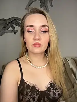 Snapshot of KiraBerht chatting on March 27, 7:57 pm KiraBerht online show from March 27, 7:57 pm