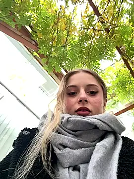 BabyAnais online show from November 13, 1:10 pm