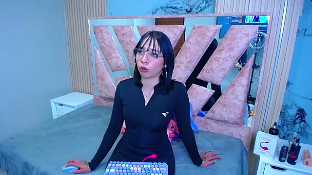 Snapshot of Niina_Sissy chatting on December 18, 6:30 am Niina Sissy online show from December 18, 6:30 am