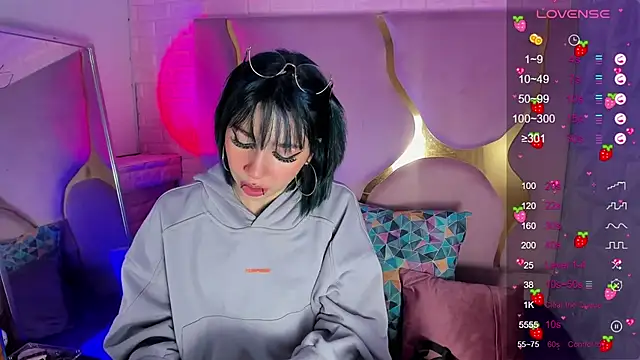 Snapshot of Niina_Sissy chatting on February 17, 4:20 am Niina Sissy online show from February 17, 4:20 am