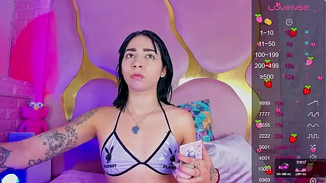 Snapshot of Niina_Sissy chatting on February 24, 8:12 am Niina Sissy online show from February 24, 8:12 am