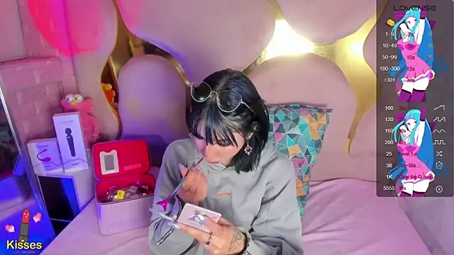 Snapshot of Niina_Sissy chatting on March 5, 7:59 am Niina Sissy online show from March 5, 7:59 am