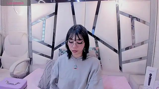 Snapshot of Niina_Sissy chatting on March 8, 8:56 pm Niina Sissy online show from March 8, 8:56 pm