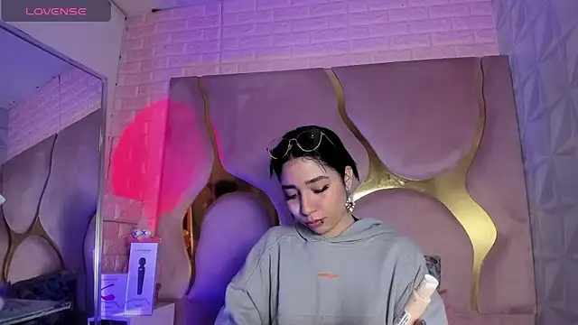 Snapshot of Niina_Sissy chatting on March 18, 4:26 am Niina Sissy online show from March 18, 4:26 am