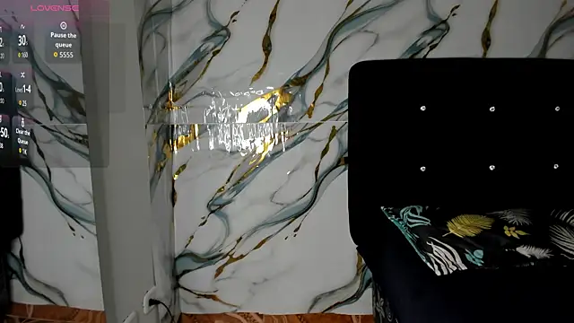 RoxanaBorns  online show from July 7, 12:31 pm