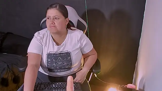 Lizz Milf online show from September 18, 3:58 pm