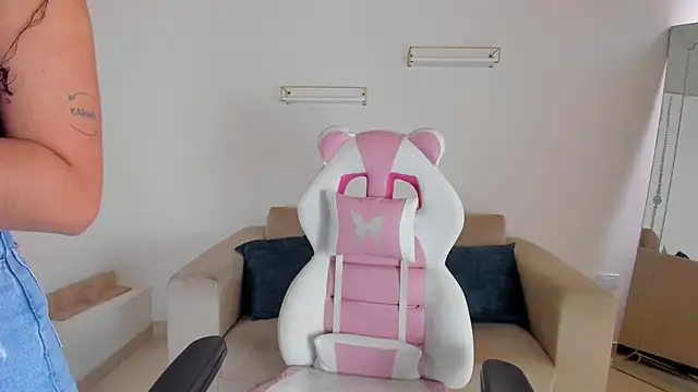 april smiith online show from September 19, 12:28 pm