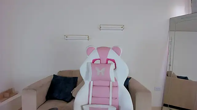 april smiith online show from September 25, 12:20 pm