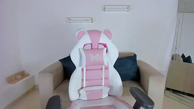 april smiith online show from October 6, 12:13 pm