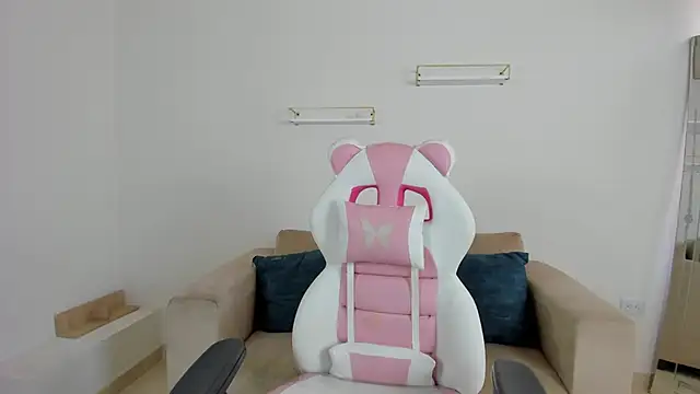 april smiith online show from November 5, 12:27 pm