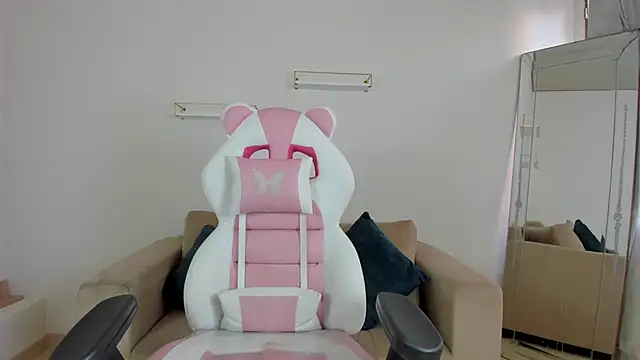 april smiith online show from November 13, 12:15 pm