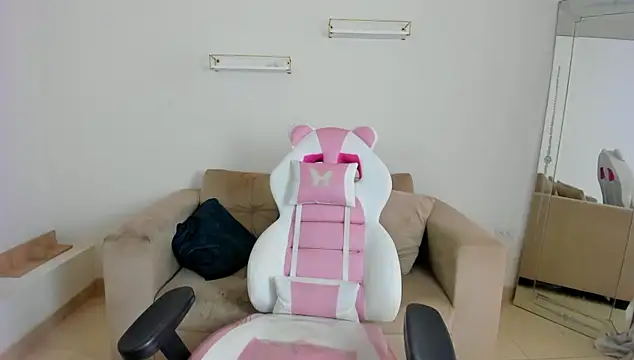 april smiith online show from January 10, 12:18 pm