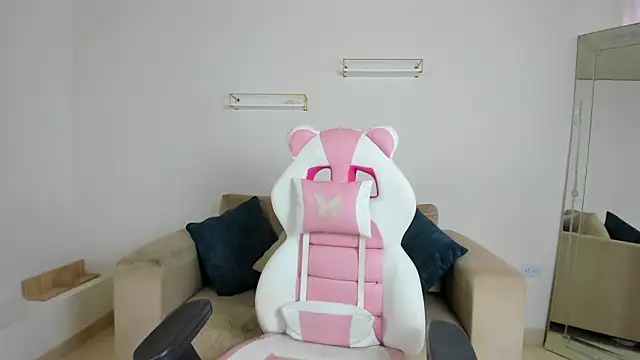 april smiith online show from February 10, 12:09 pm