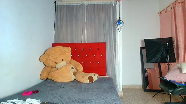 naomi campbel  online show from September 23, 8:34 pm