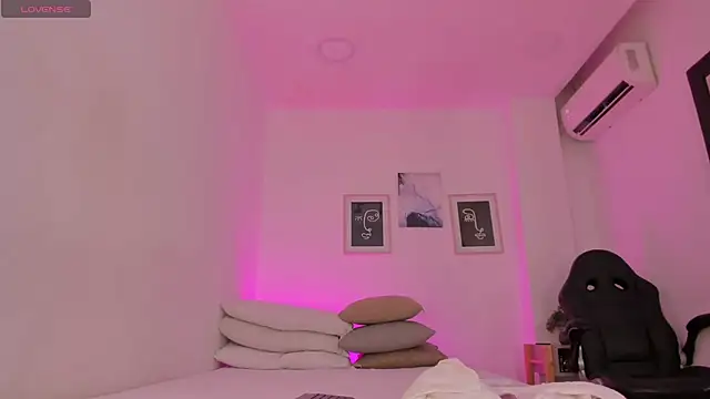 Snapshot of Anastasia_lauren chatting on October 18, 8:09 pm Anastasia lauren online show from October 18, 8:09 pm