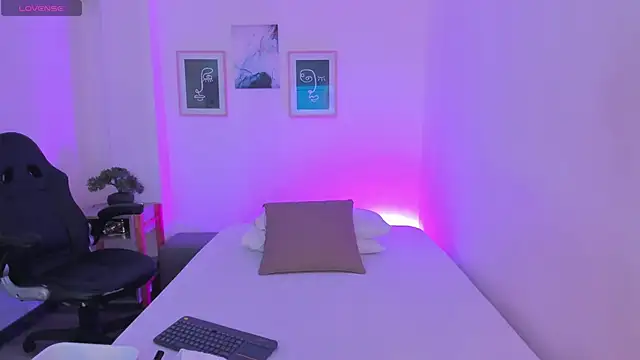 Snapshot of Anastasia_lauren chatting on December 4, 8:06 pm Anastasia lauren online show from December 4, 8:06 pm